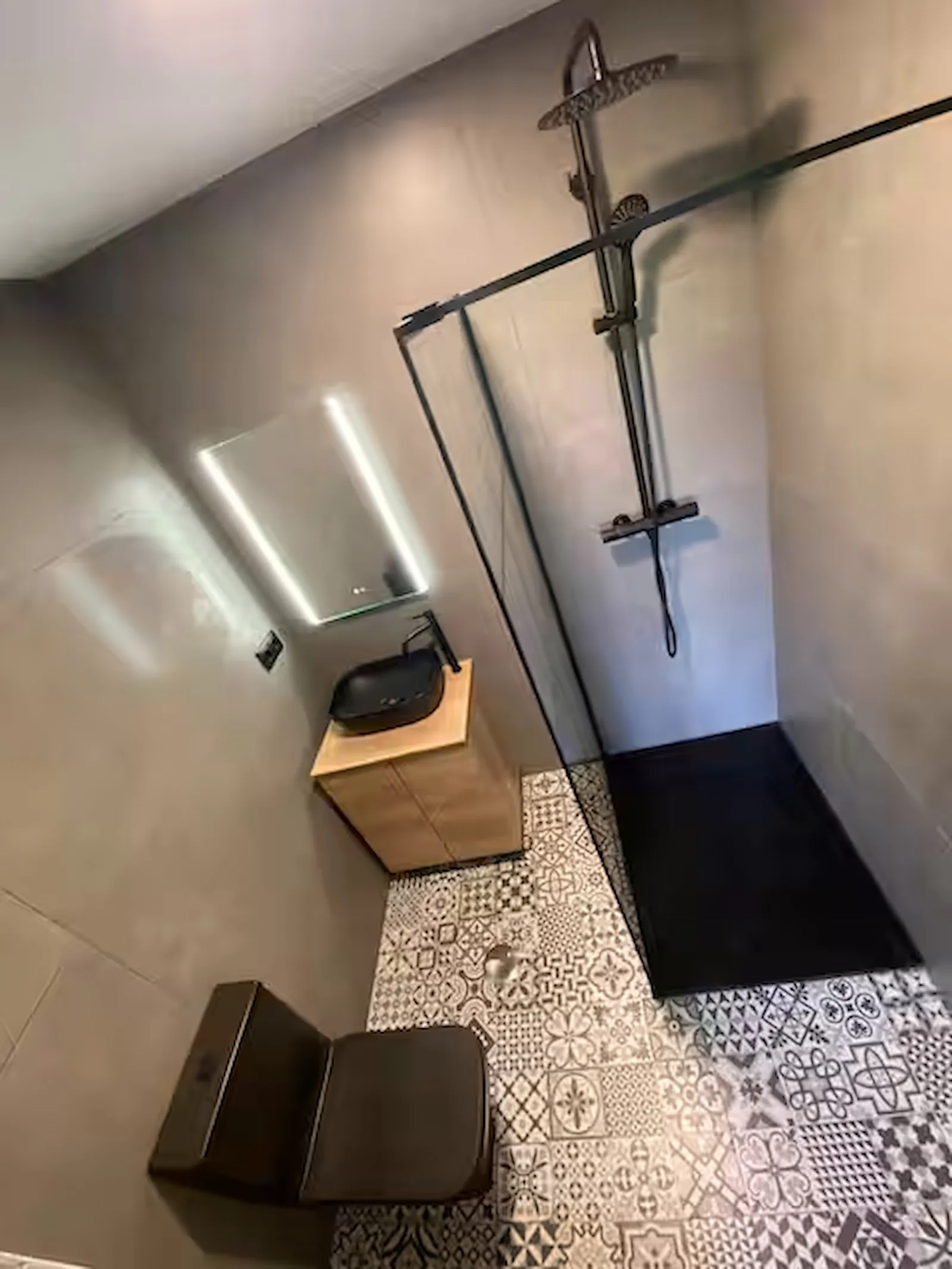 Ons — dormitorio con cama doble